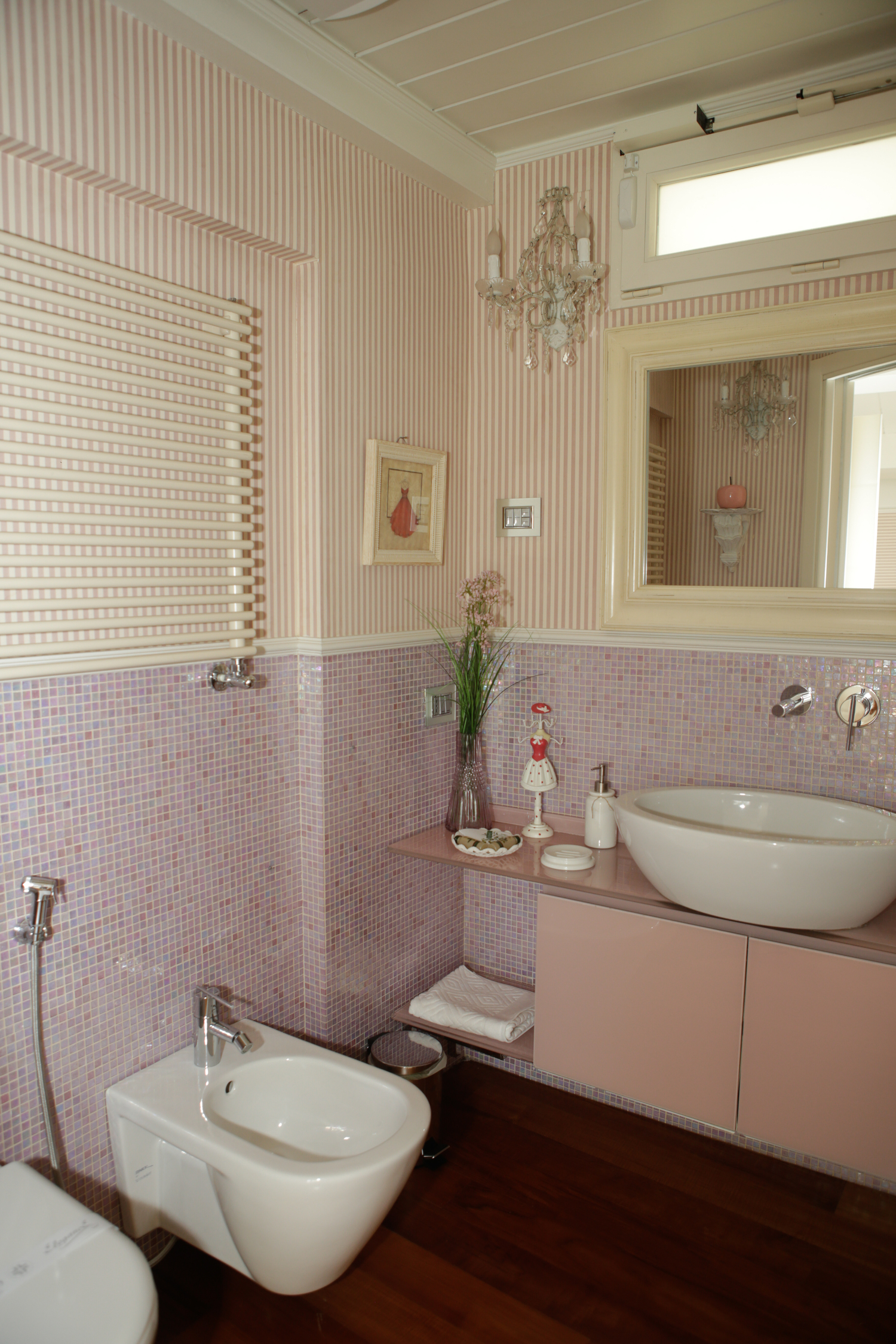 pink bathroom.jpg