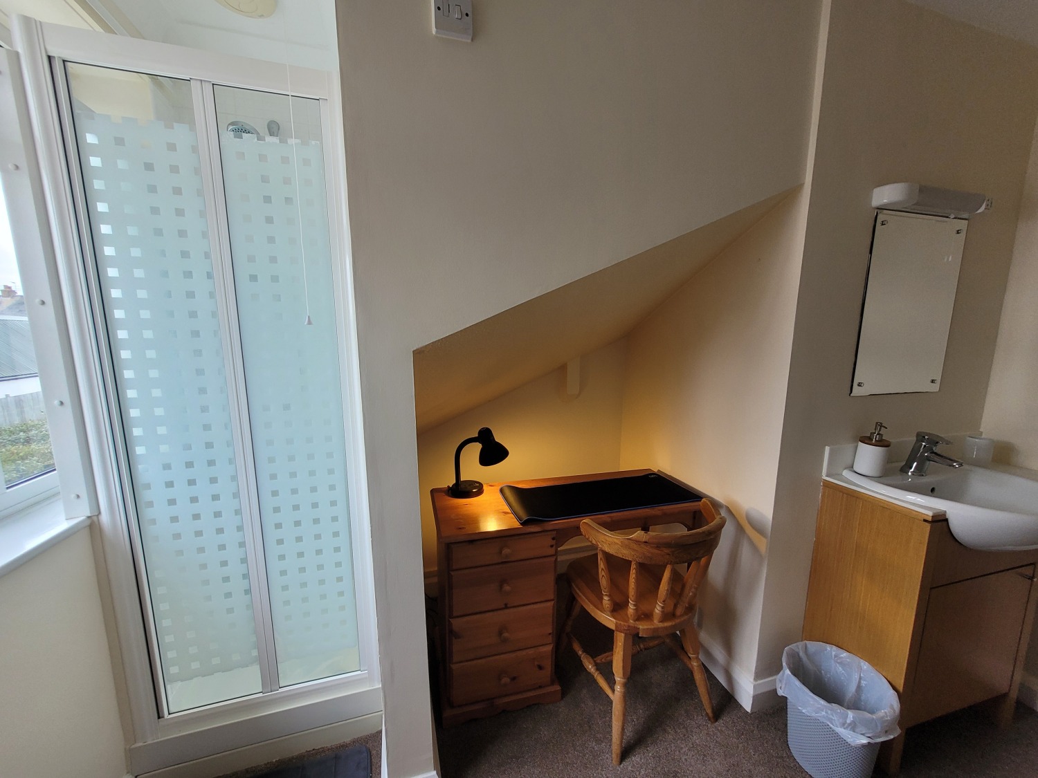 Cornerways B&B - Ensuite Small Double Room & Breakfast