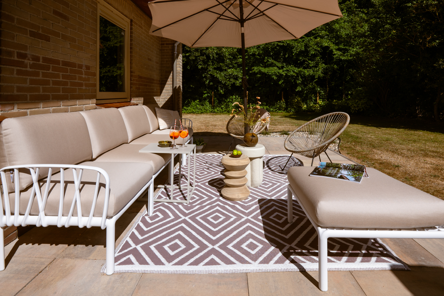 Mamooi - Lekker Loungen auf der Terrasse.jpg