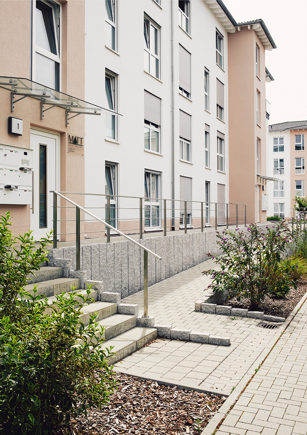 matt-apartments-offenburg-eingangsbereich-behindertengerecht.jpg