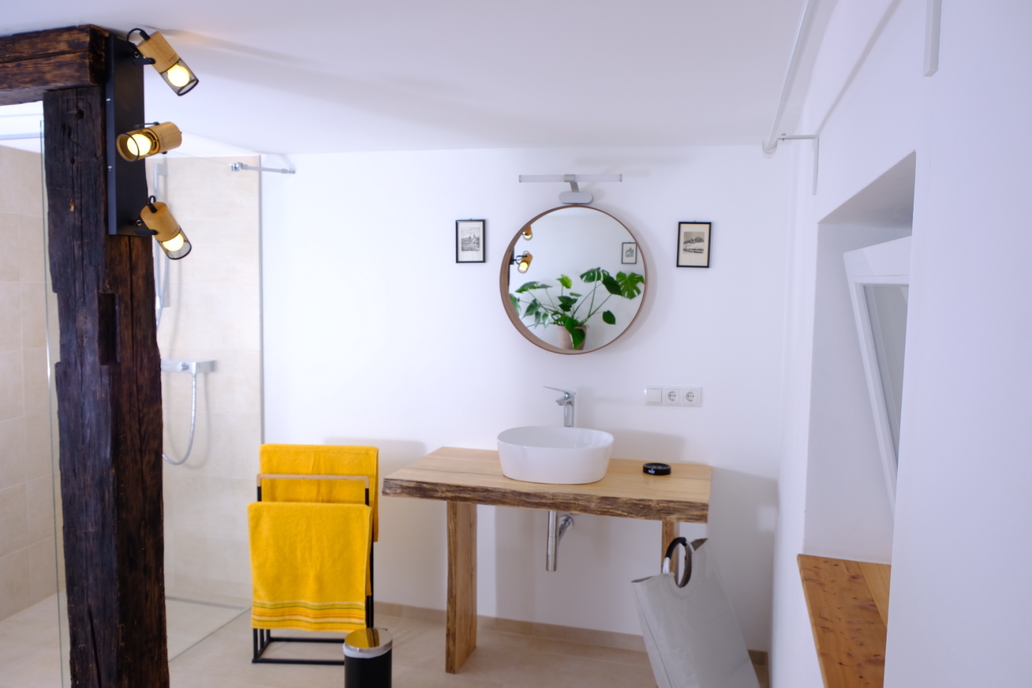 Badezimmer oben (5).jpg