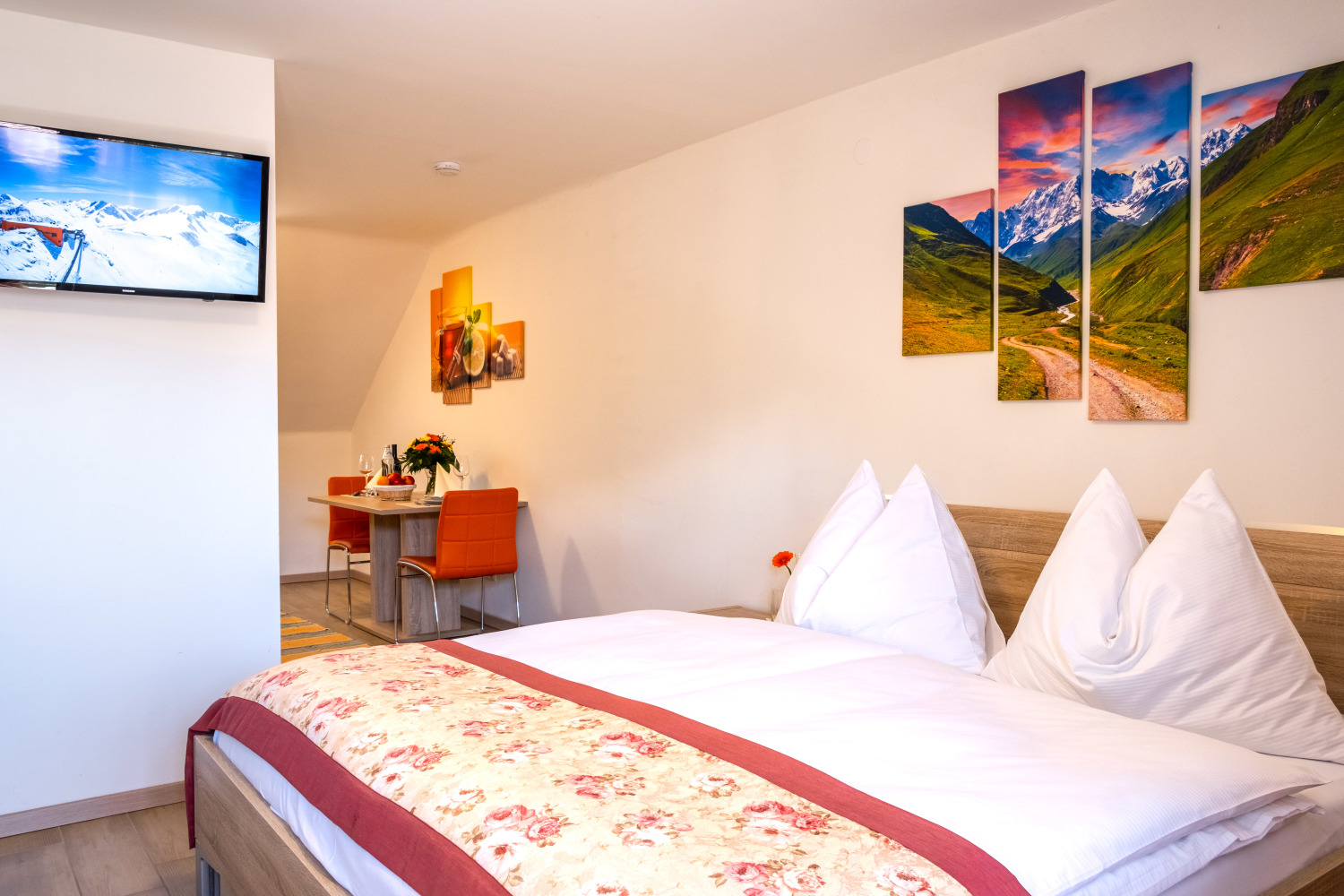 5 Schlafraum Bett Bedroom Apartments Davydov Ferienwohnung Appartement Bad Hofgastein Gastein Salzburg.jpg