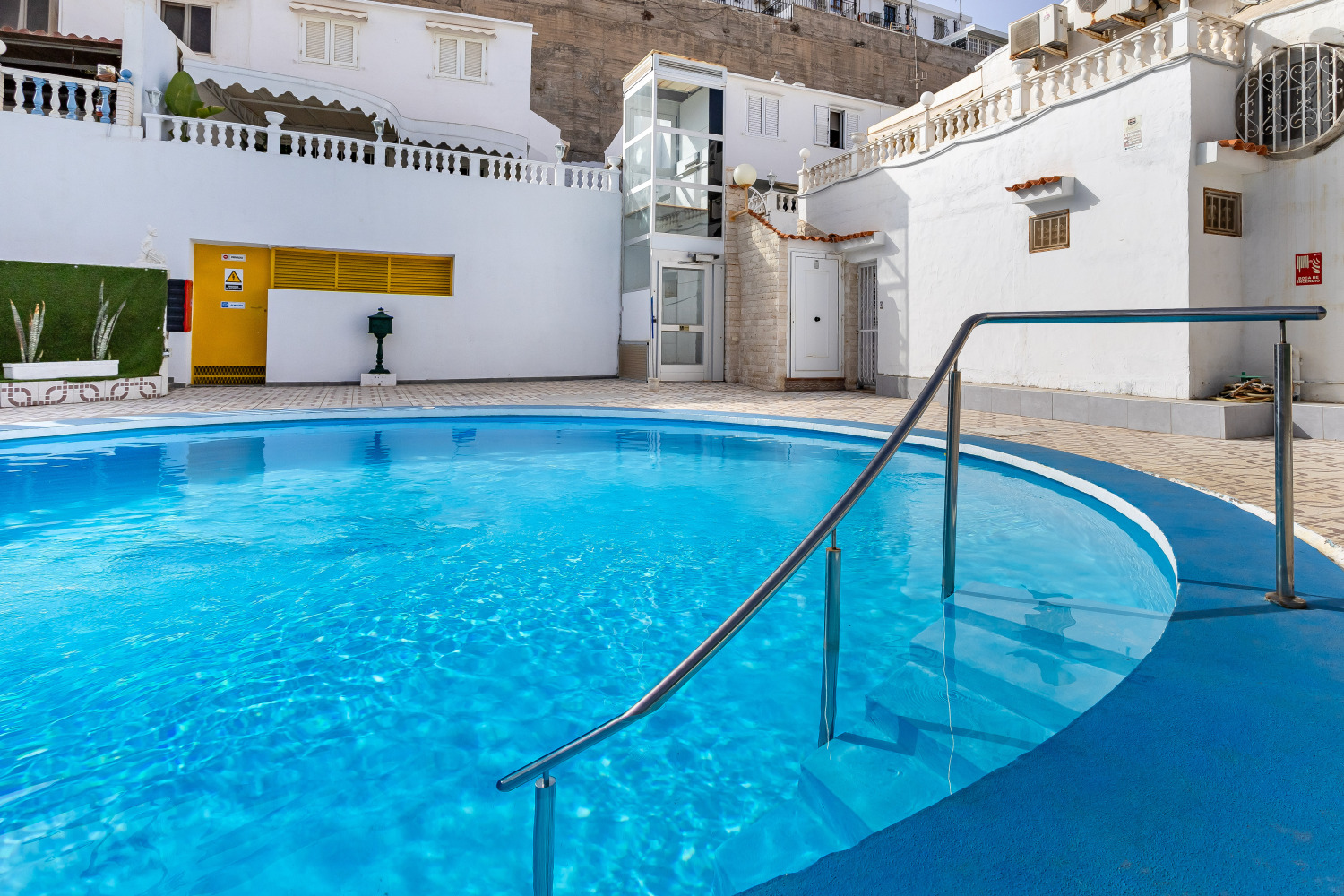 BNB_Villa_pool1.JPG