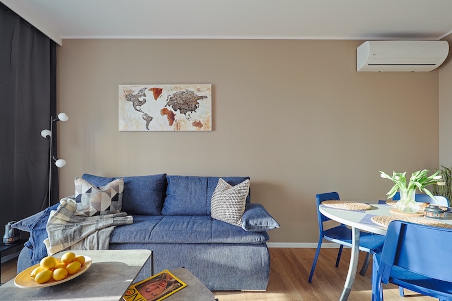 rozkładana kanapa w mieszkaniu 6cio osobowym.jpg