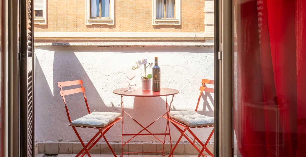 balcone rosso ok.jpeg