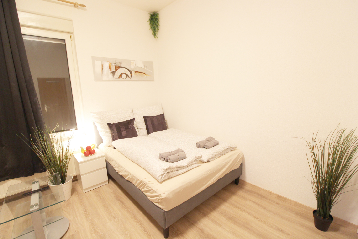 2022-03-17 - comfy double bed with handpainted art.jpg