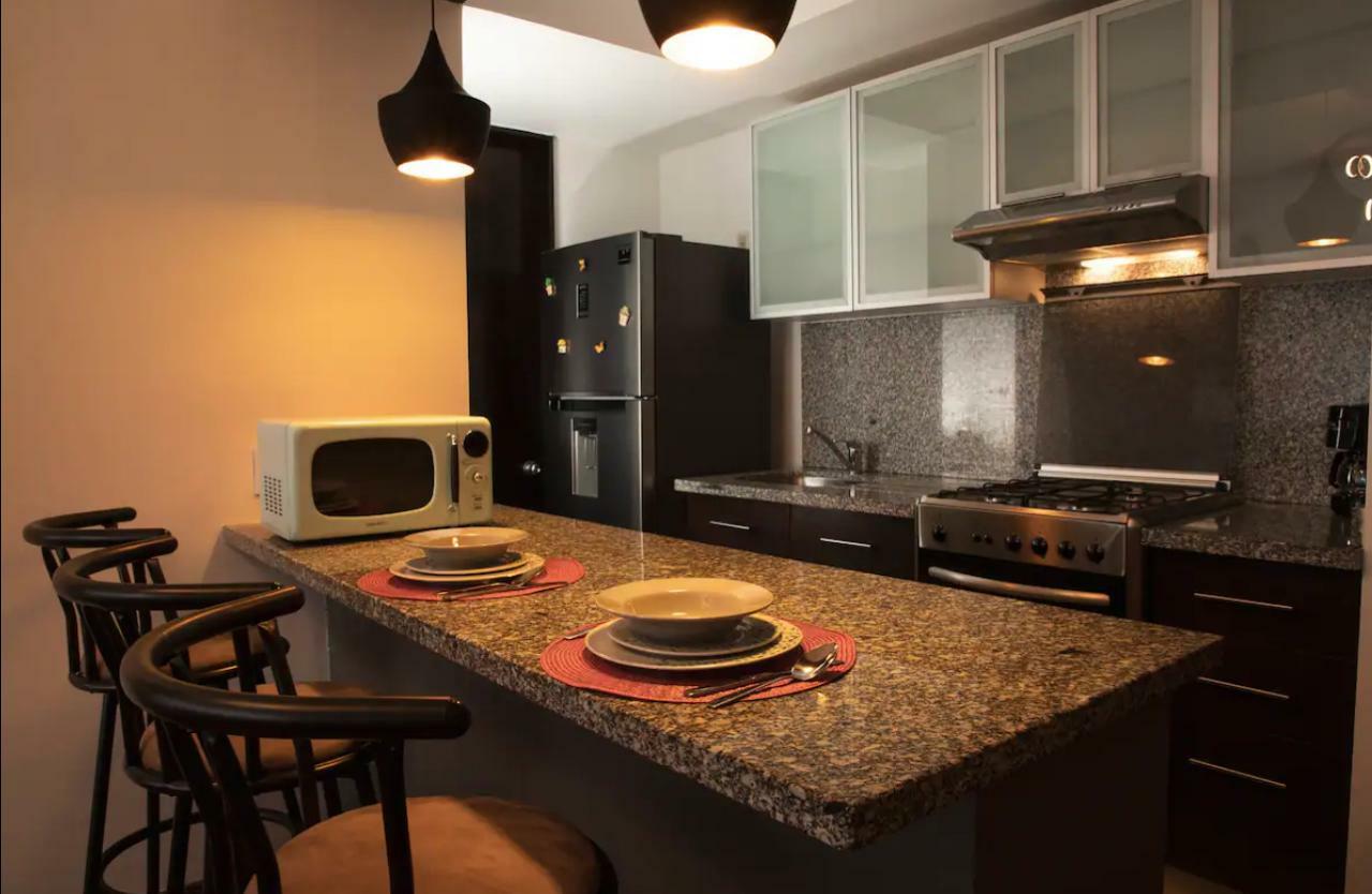 Puerta Alameda Hilton 2.jpg