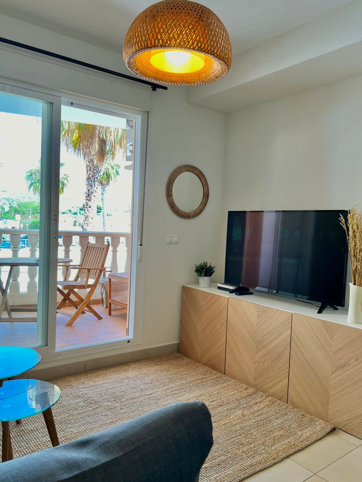 pic ivo living room 5.jpg