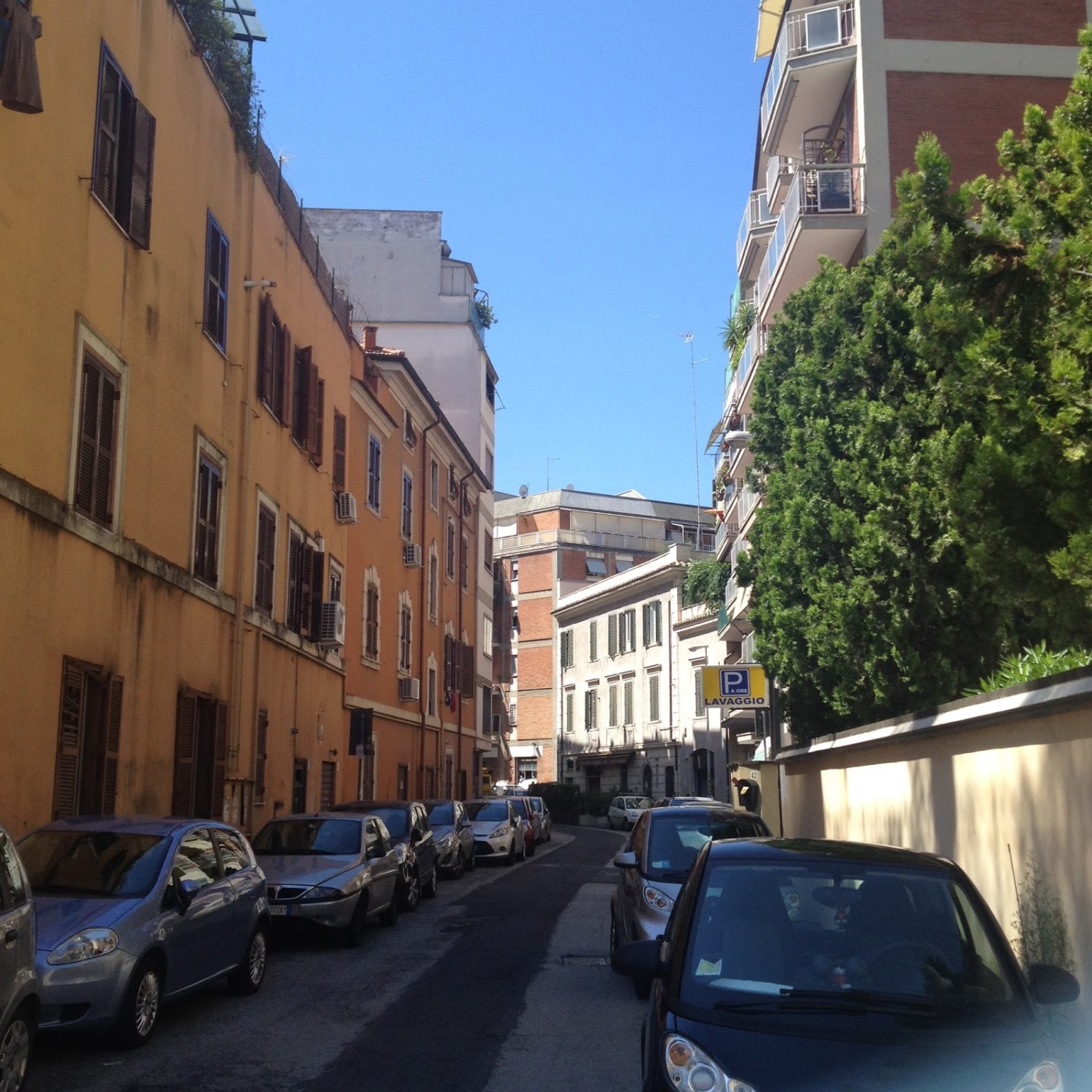 foto esterna parcheggio.JPG