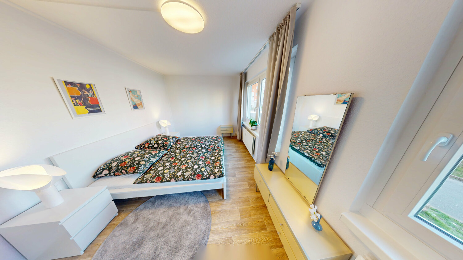 Schlafzimmer (3).jpg