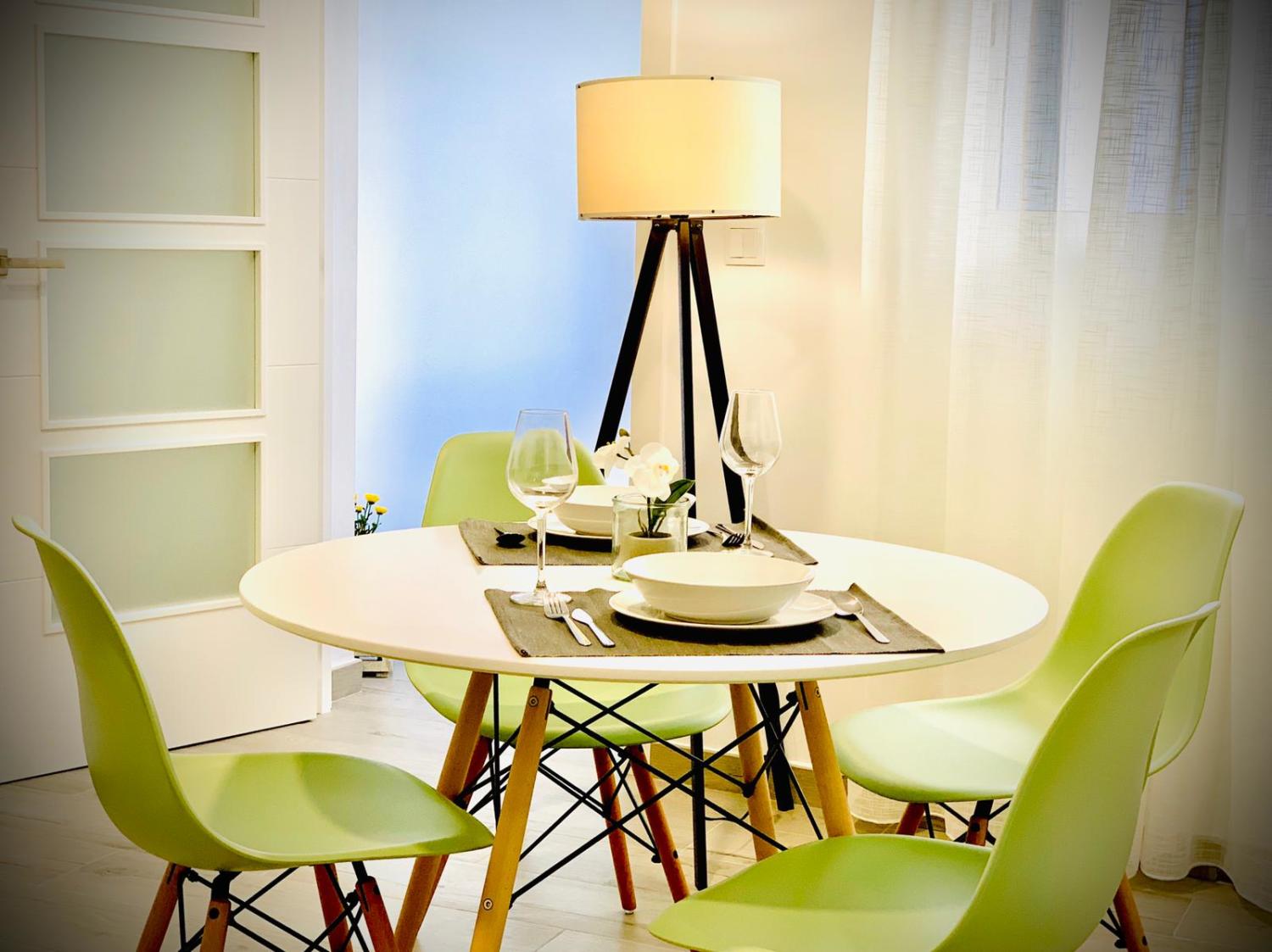 MESA PUESTA SALON APT ARRIBA.jpg