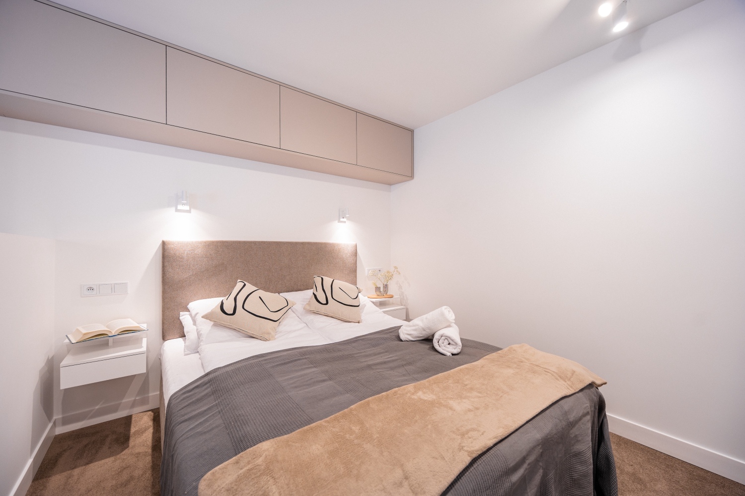 sypialnia jasna łódź mieszkanie w centrum.jpg