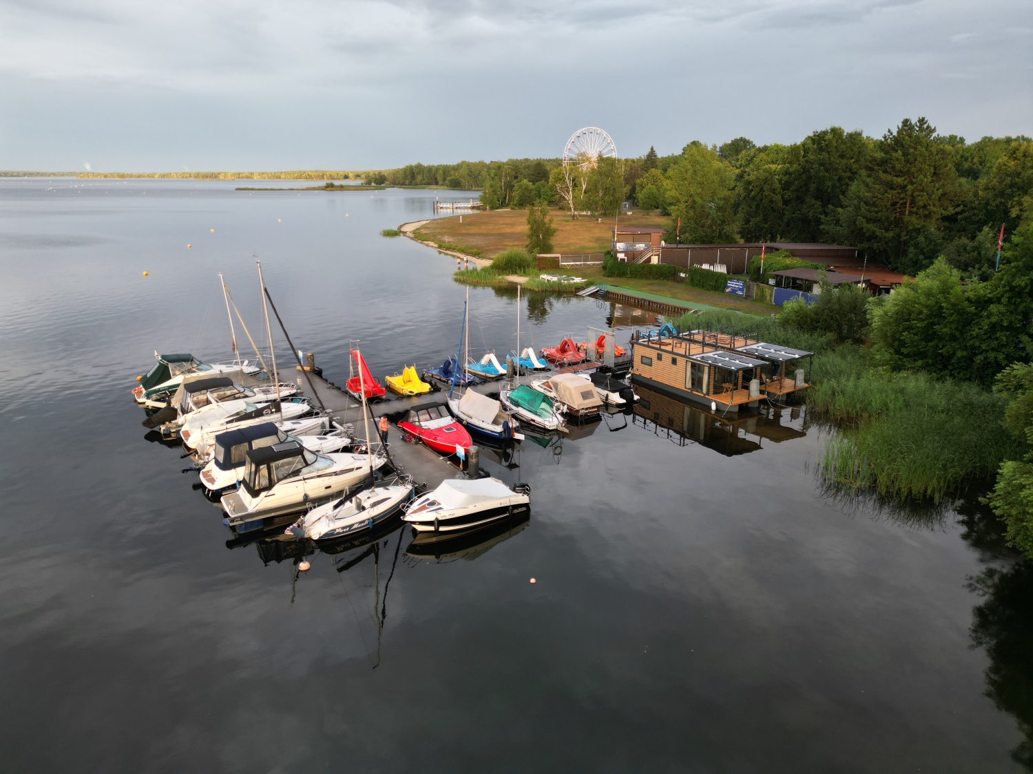 Dronenfoto Hausboote.JPG