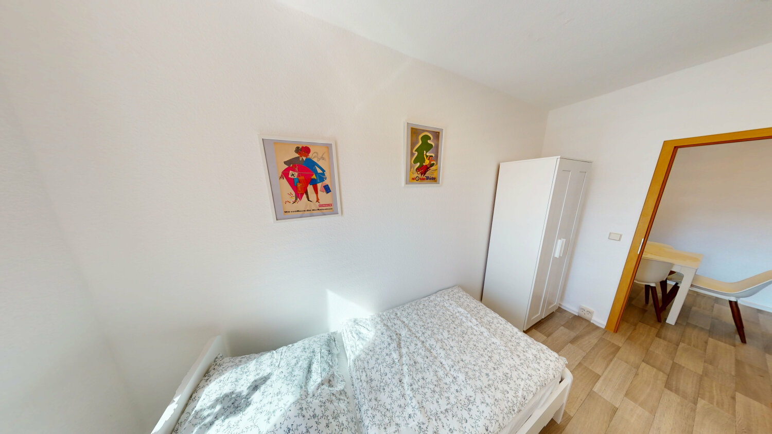 Schlafzimmer (3).jpg