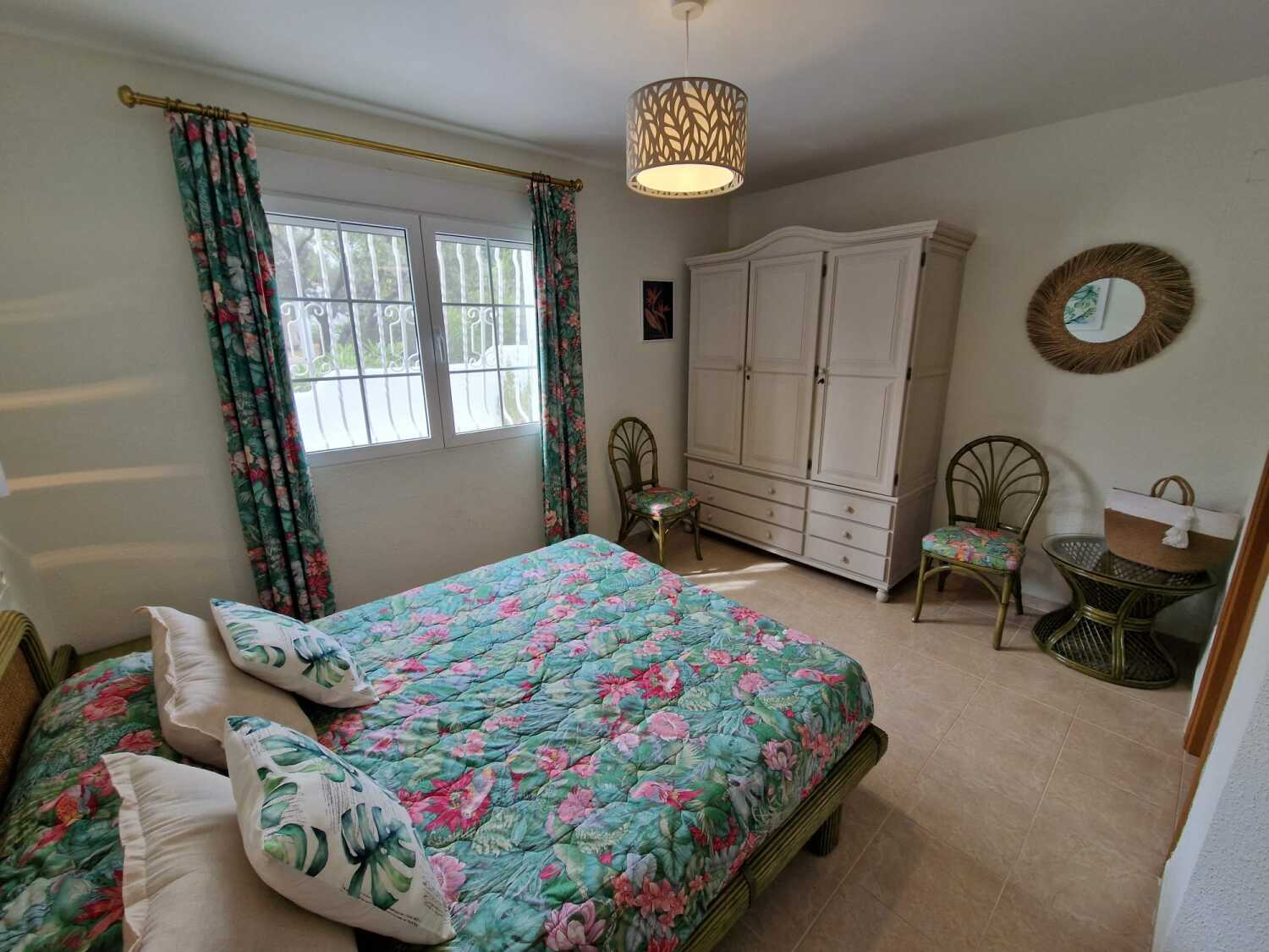 Upstairs green bedroom.jpg