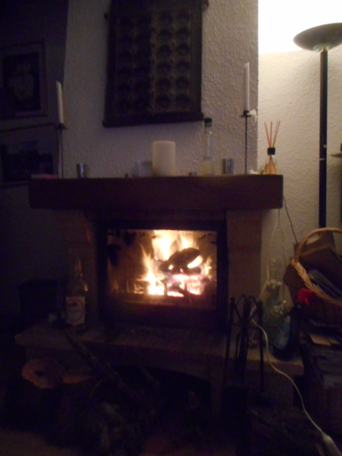 zj LUVITERE Hiver Winter Cap Agde log fire.JPG