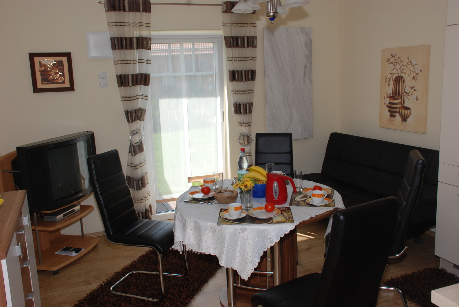 5. Küchenwohnraum kleines App..JPG