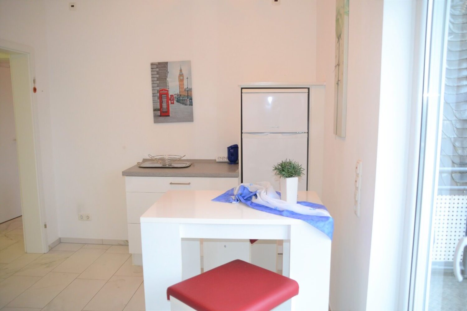 Küche Tisch Web.jpg