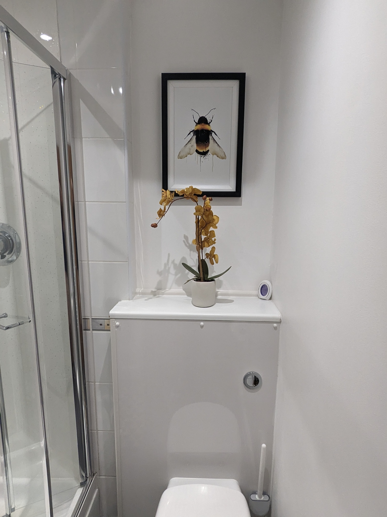 master bedroom on-suite2.jpg