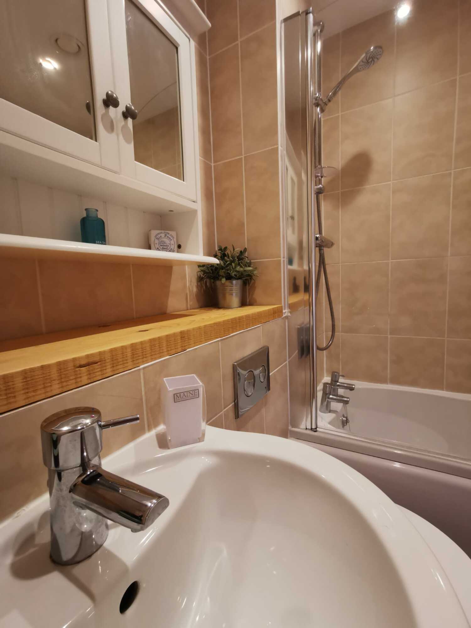 Bathroom1.jpg