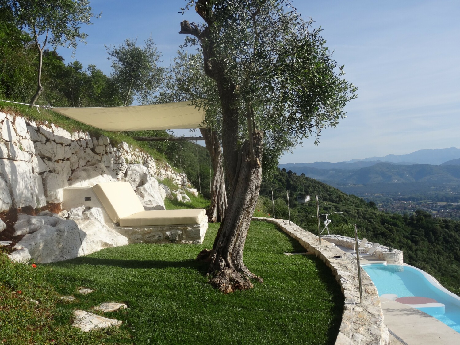 OUTSIDE AREA  (14) (Small).JPG