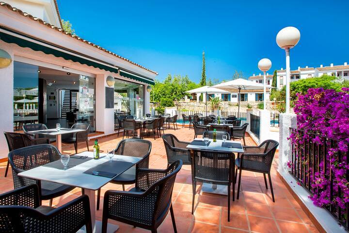 bellavista pool bar2.jpeg