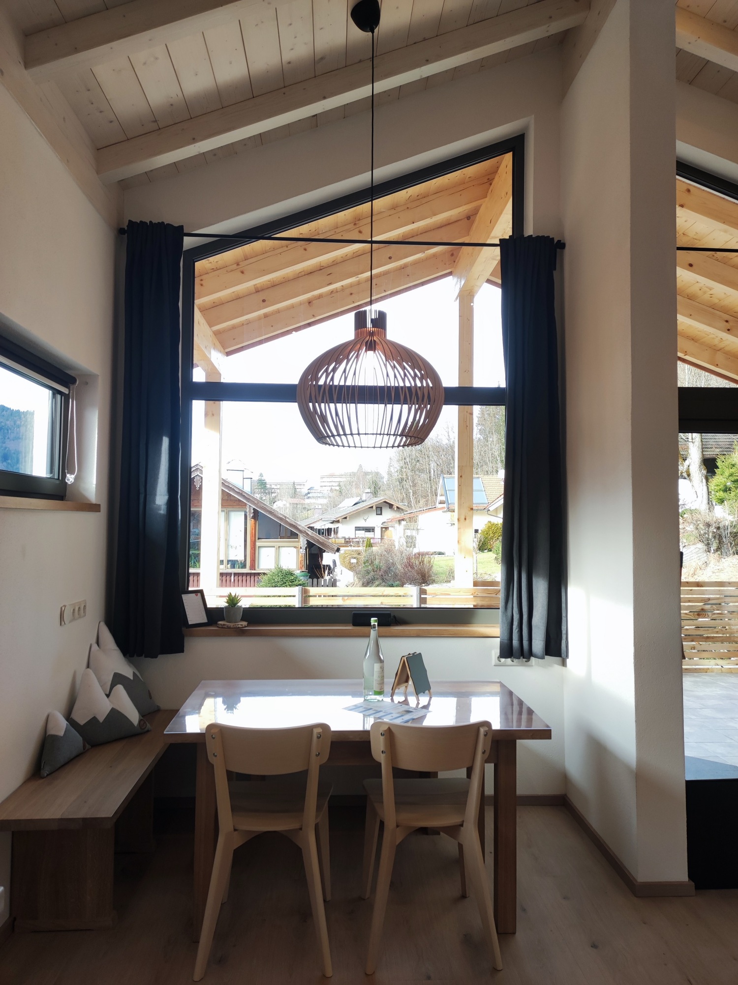 Essbereich neu mit Lampe3LR.jpg