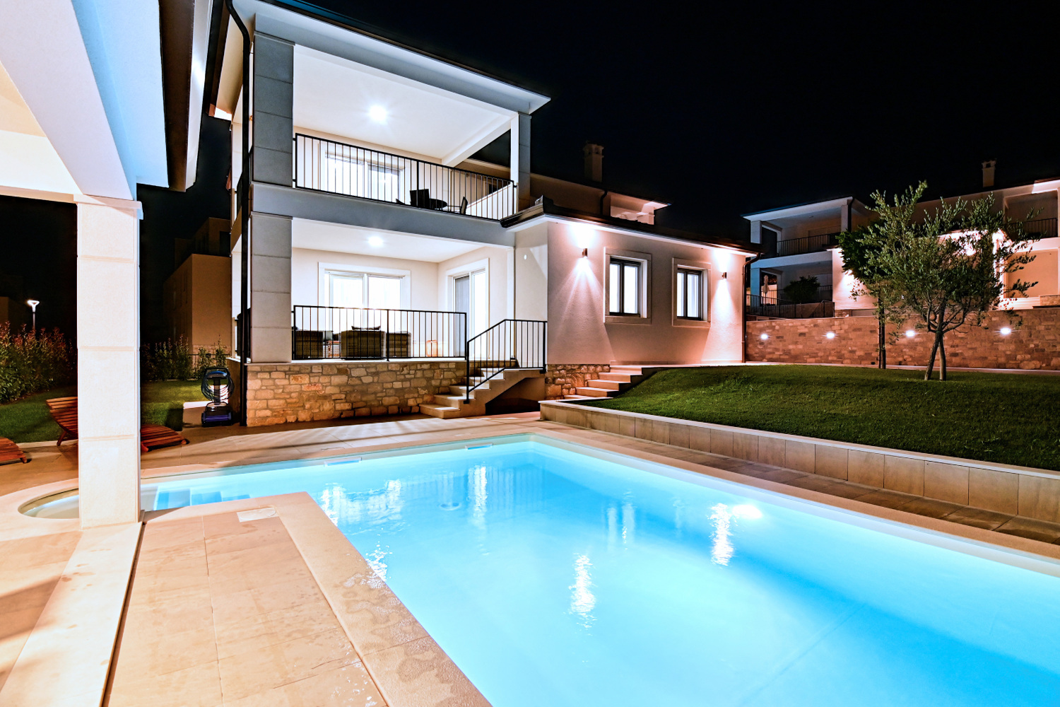 Aussenbereich 8-1.jpg