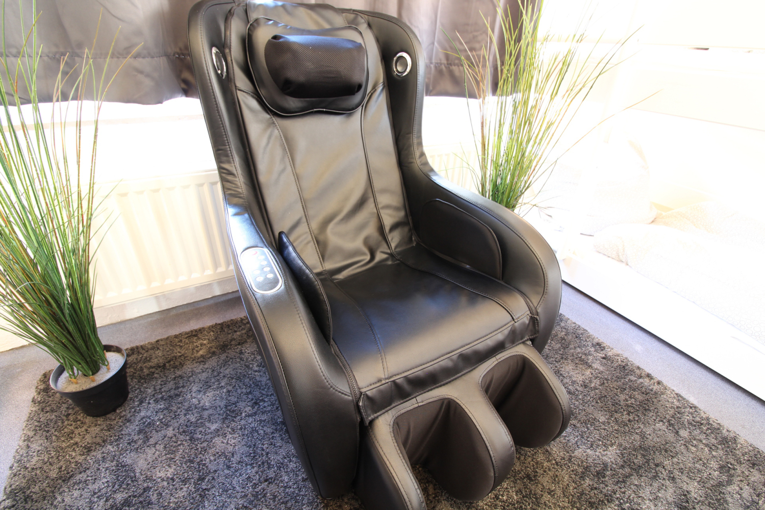 103-room-d with massage chair_b.jpg