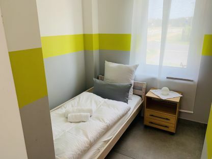 Zimmer 6 Einzelbett.jpg