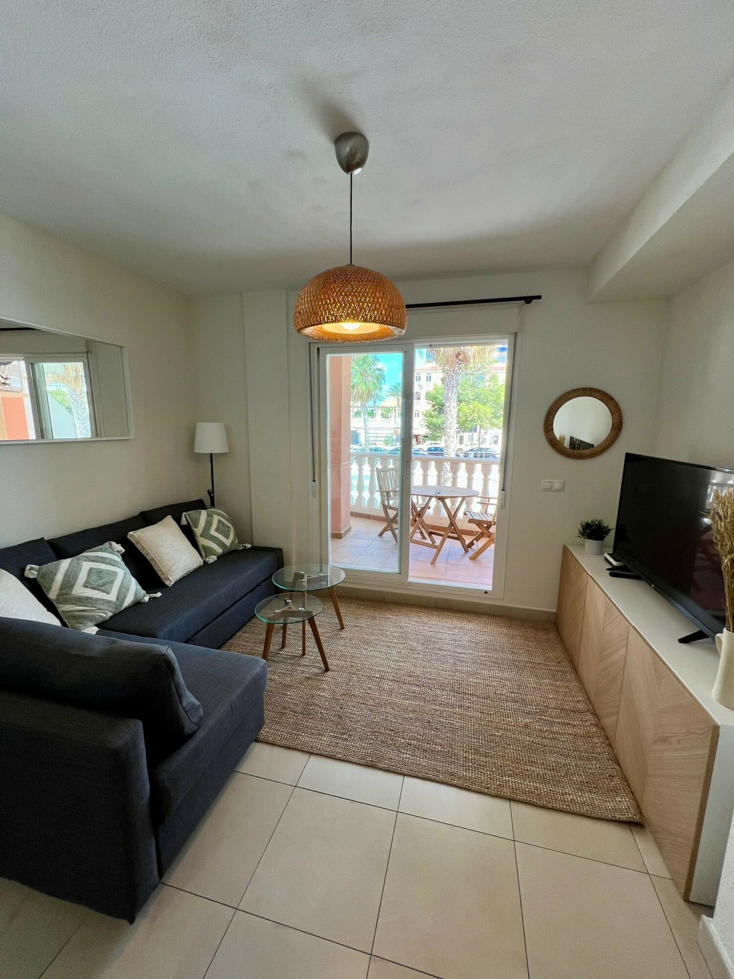 pic ivo living room 3.jpg