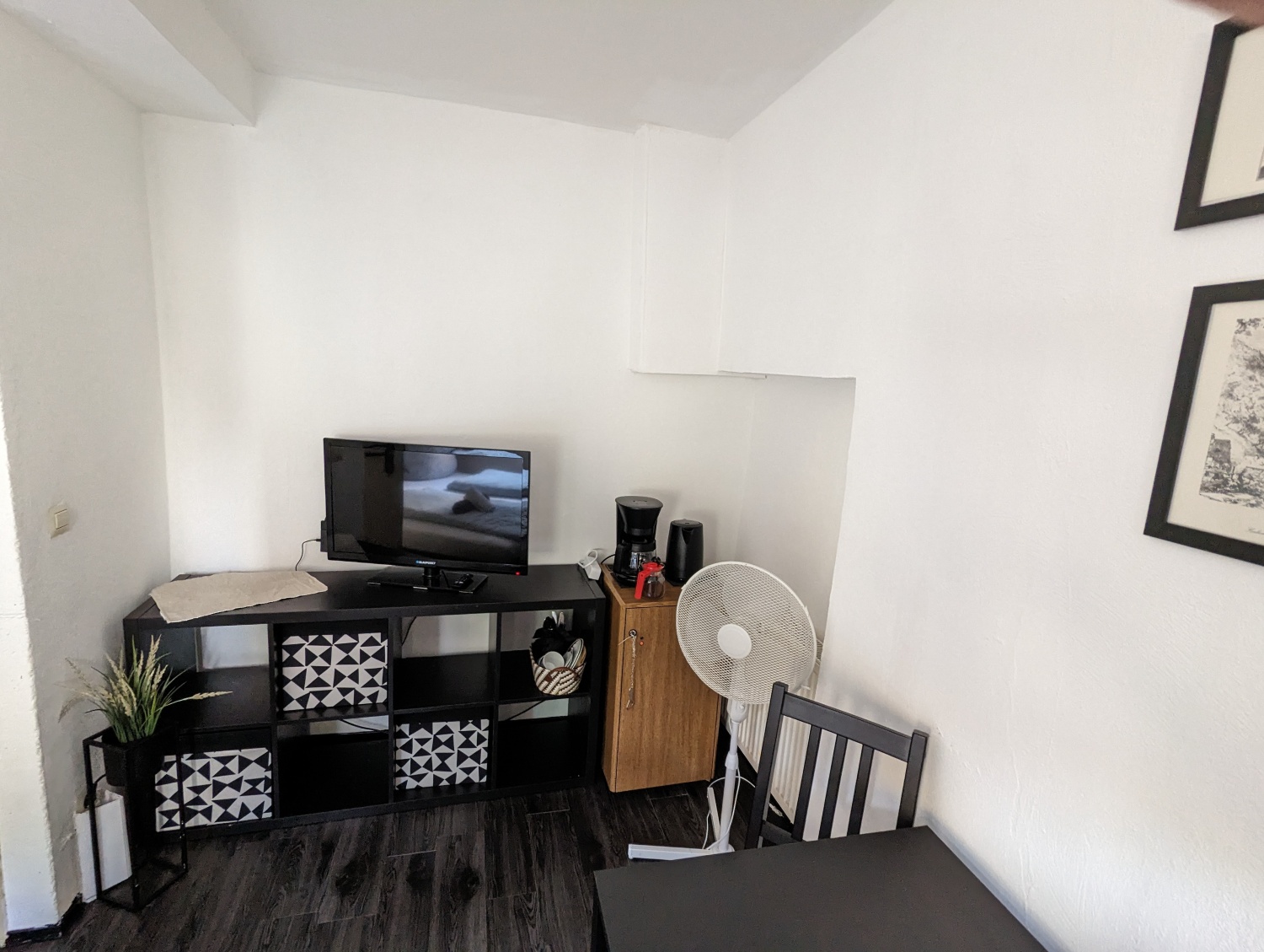 ZImmer 1 TV kaffee.jpg