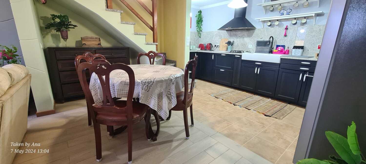 Main Kitchen Photo 1.jpeg