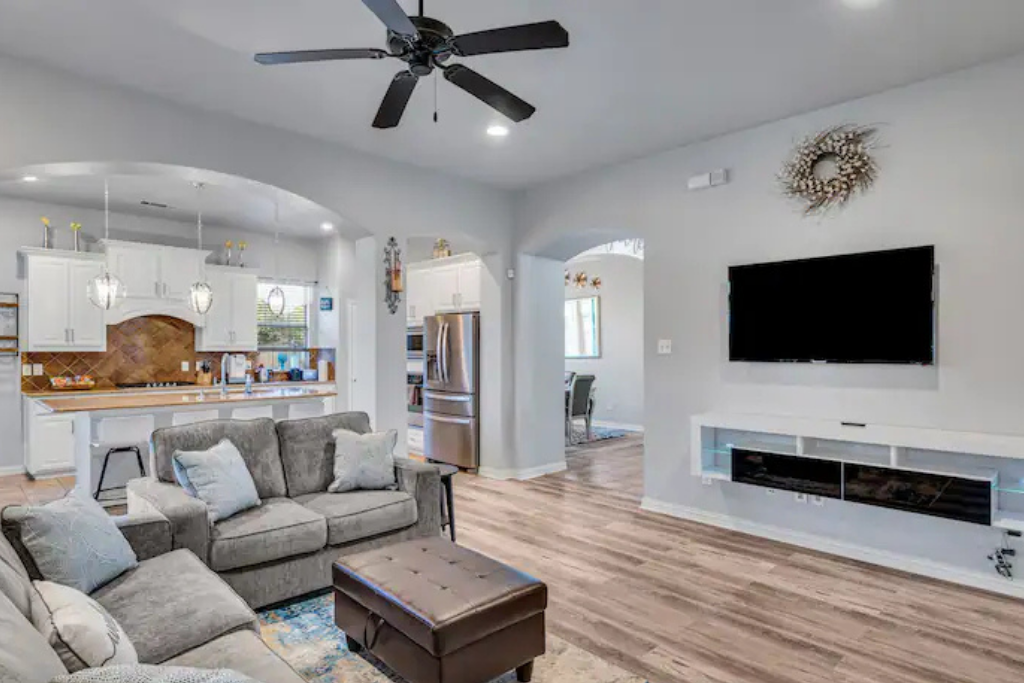 Larreta Airbnb pics  (4).png