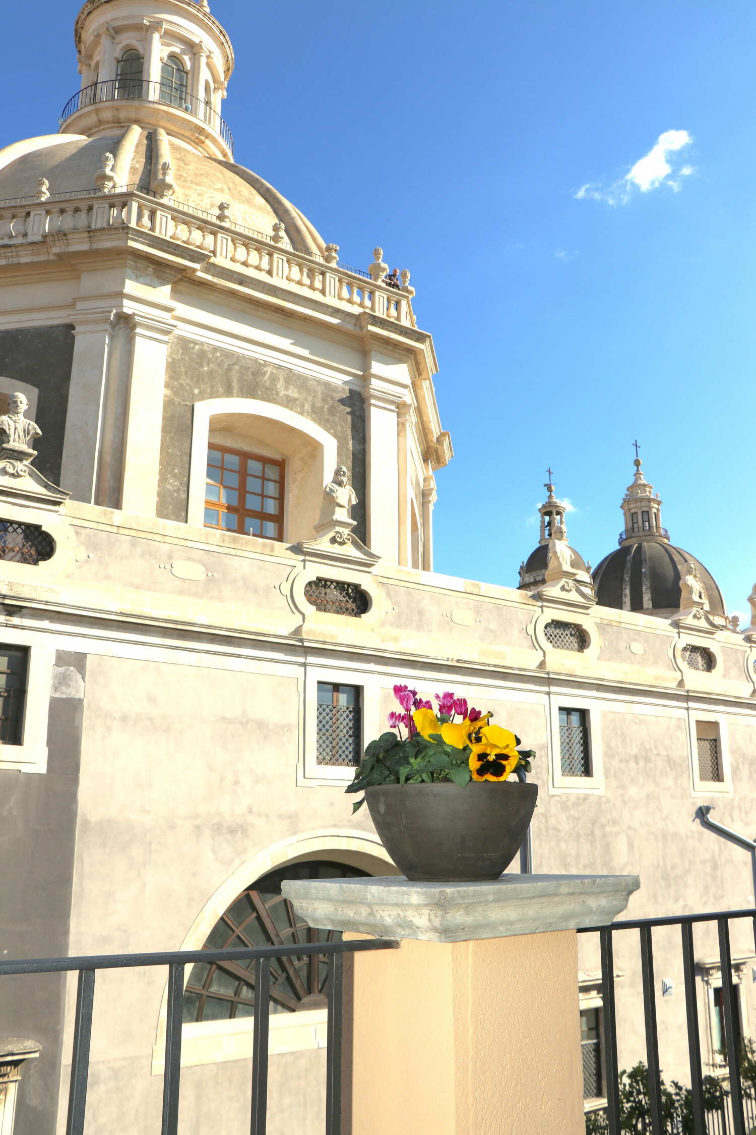 17 Casa 2 -  vista esterna 2  - -min.JPG