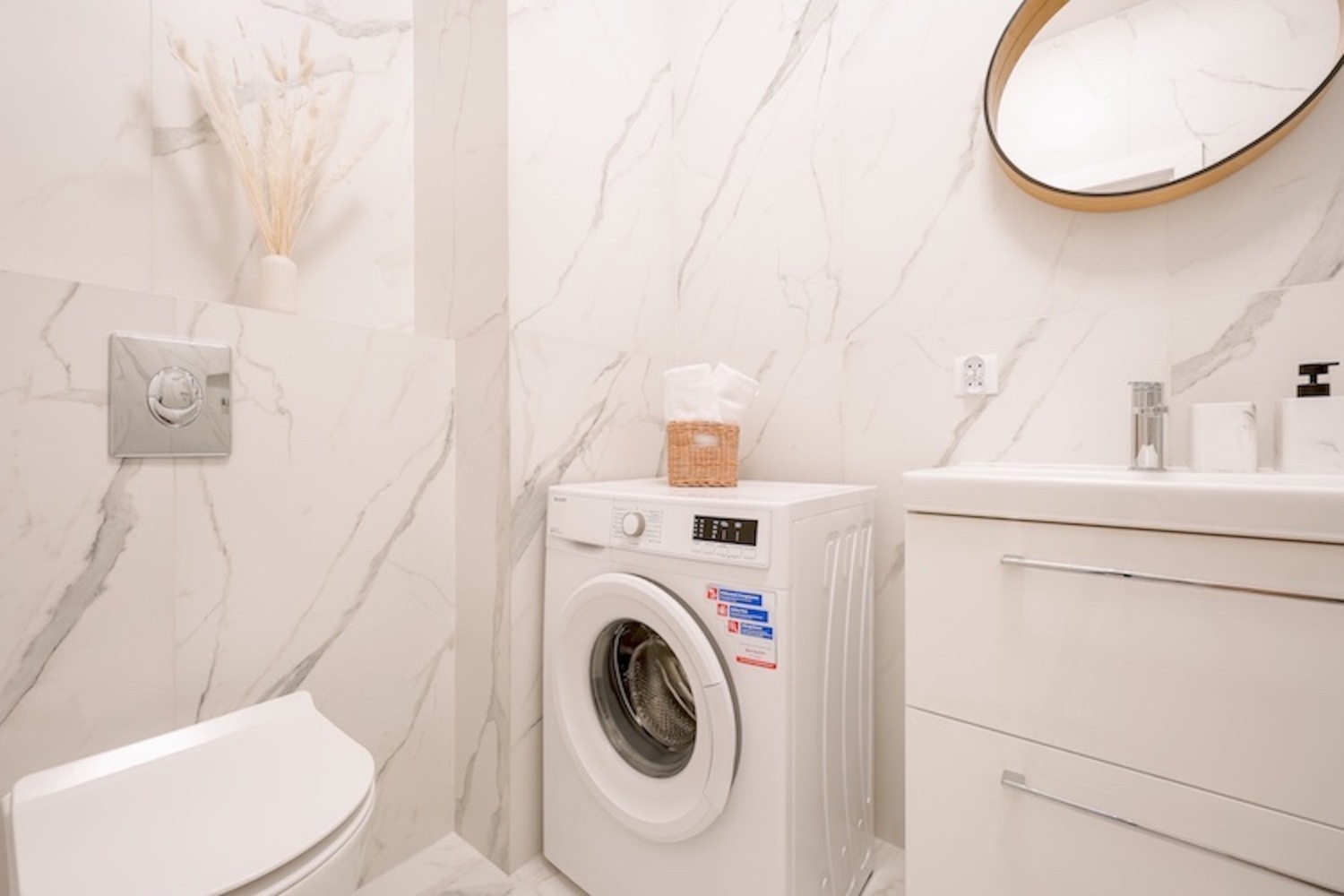 pralkosuszarka w mieszkaniu na airbnb booking Łódź centrum.jpg