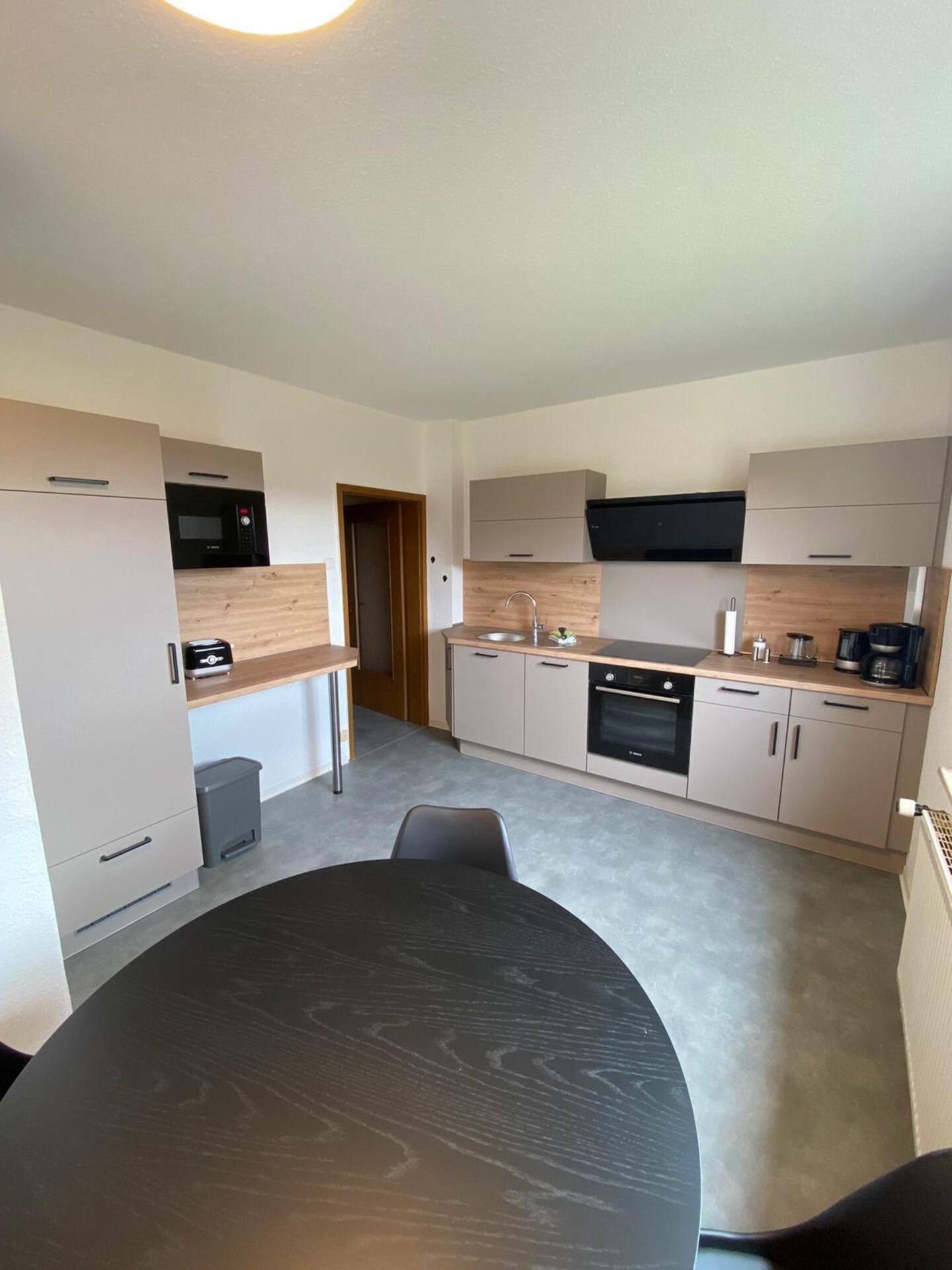 voll ausgestatte moderne Essküche.jpeg