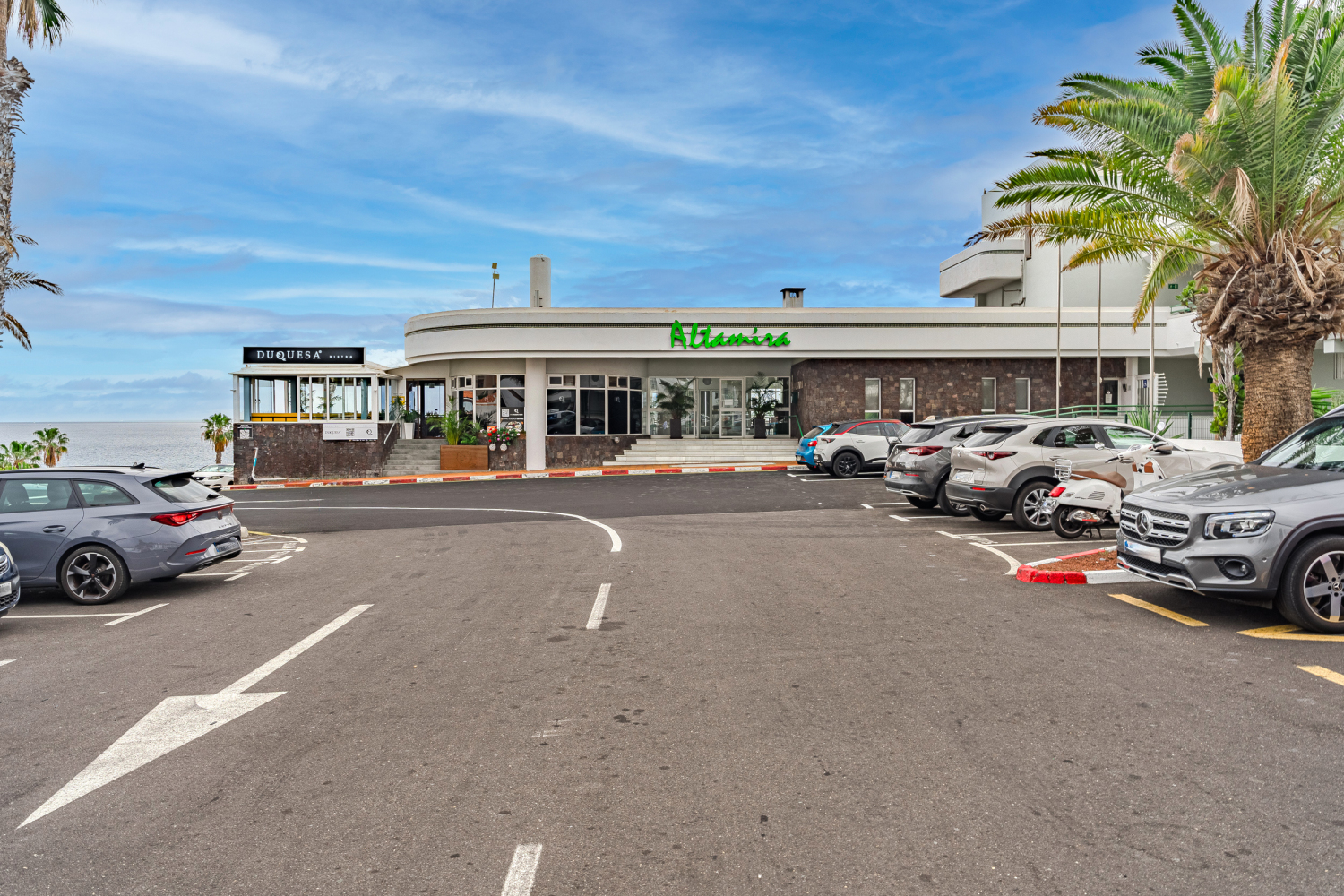 Altamira 415 310 Entrance and Parking.jpg