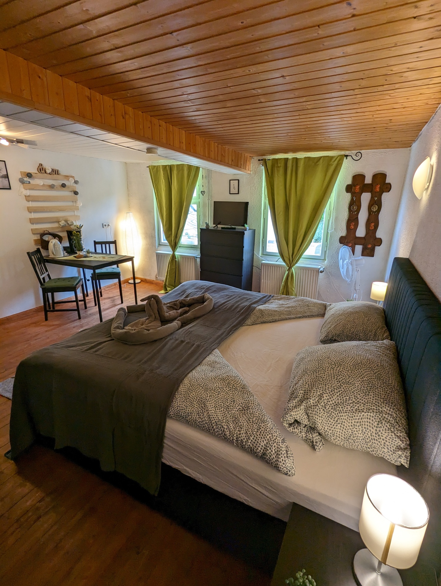 zi4 bett diagonal fenster besser.jpg