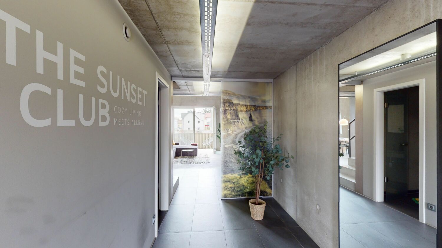 Skyline-Atelier-im-Sichtbeton-Flur neu.jpg