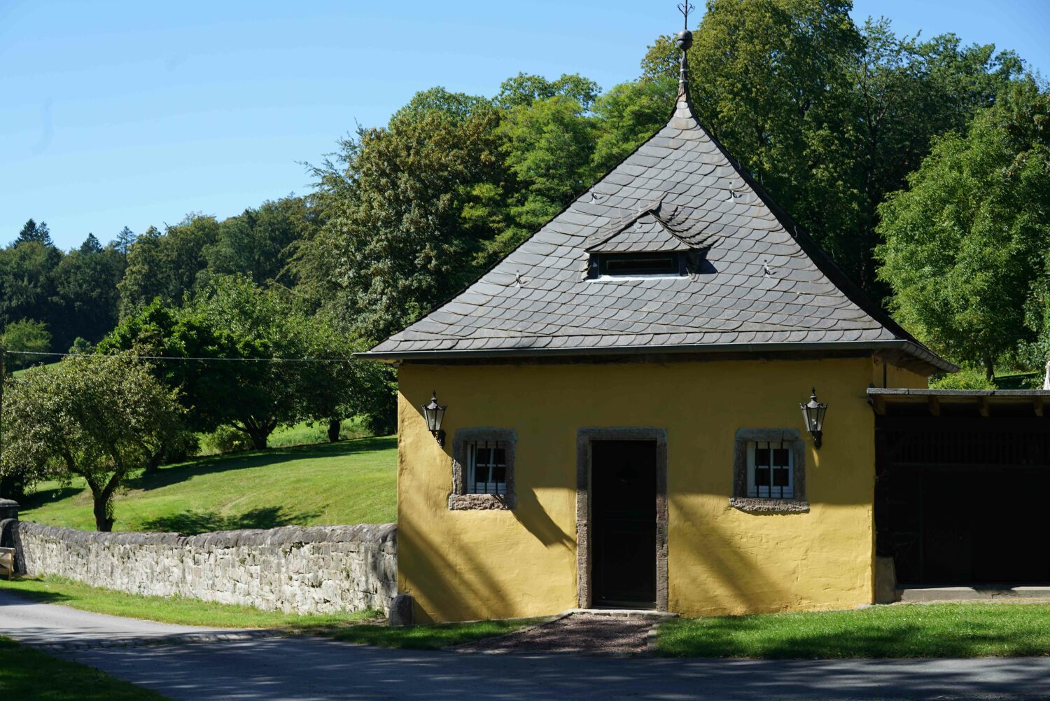 Schmiede Außen 2.jpg