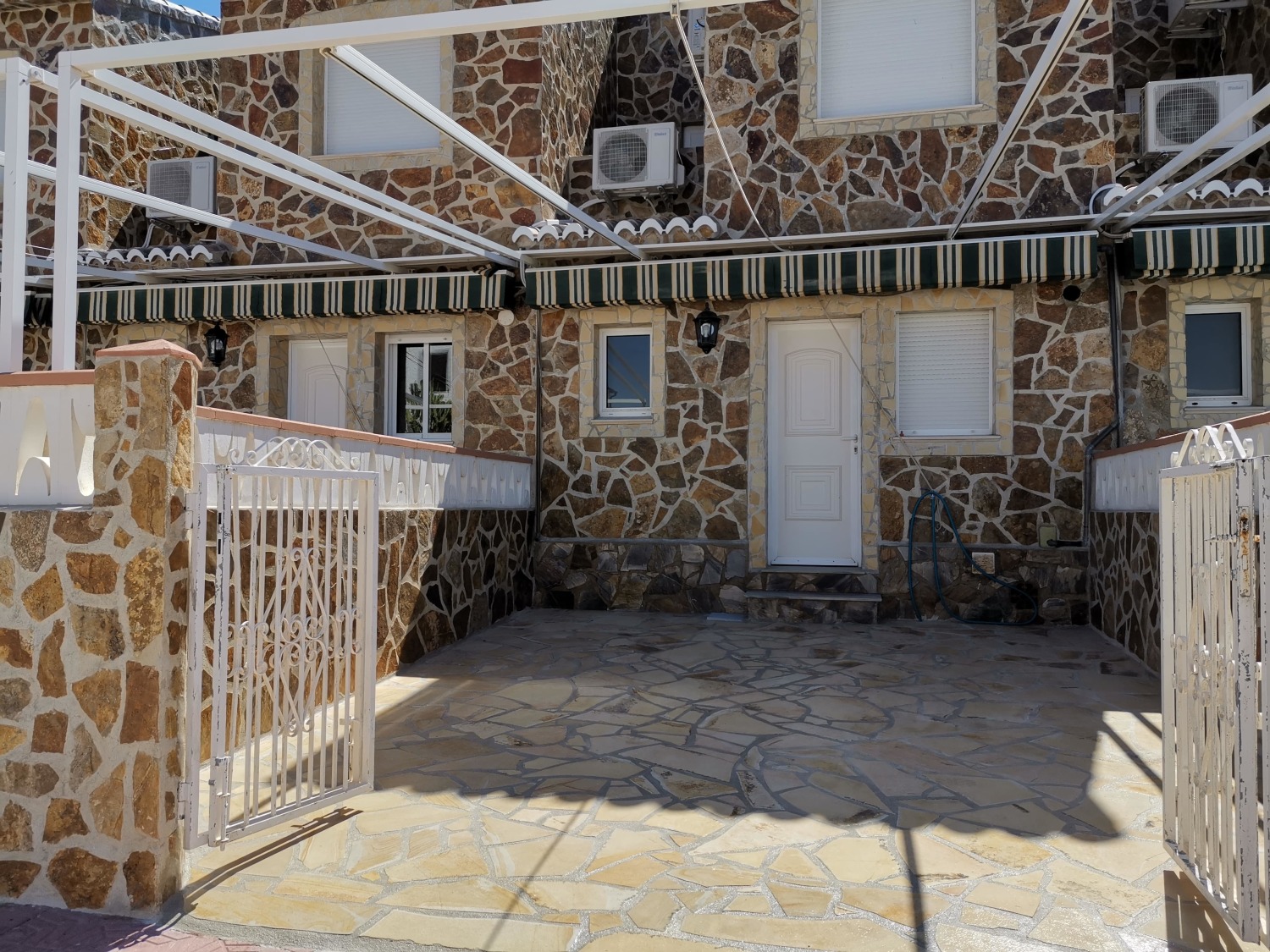 Apartment André-Parkplatz-1-min.jpg