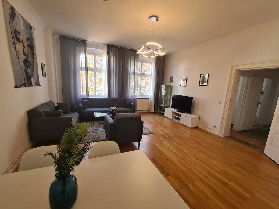 2024-07-29 15_52_54-Wohnung Nr. R4 _ Stadtzentrum _ Stilvoll _ Sightseeing - Wohnungen zur Miete in .png