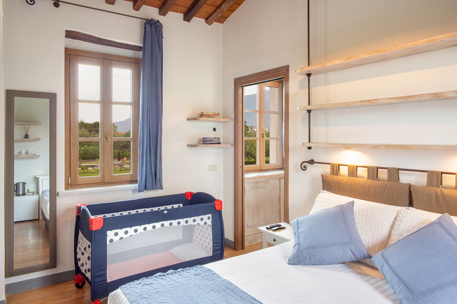 02 Piccola Aux Bed.jpg