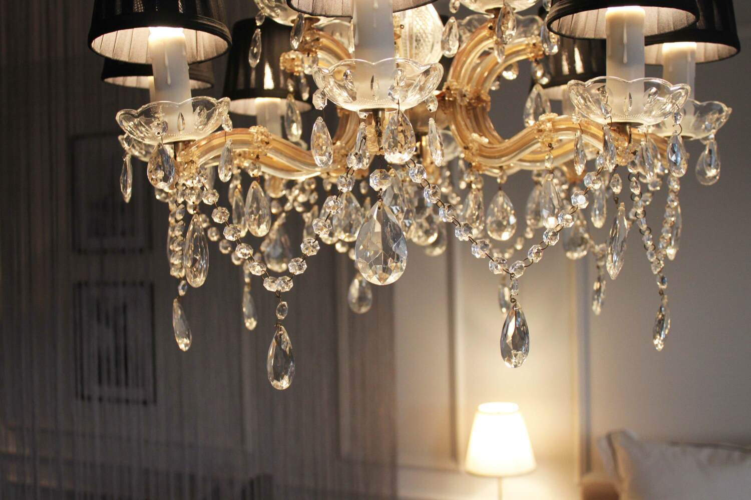 RB Apartment Kronleuchter.jpg