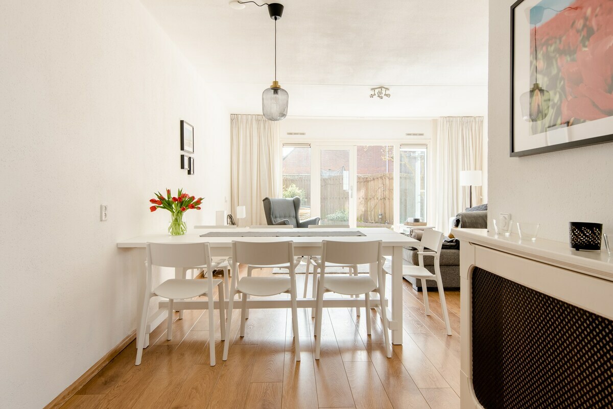 Kruiszwin 1108 Dining Table.jpeg