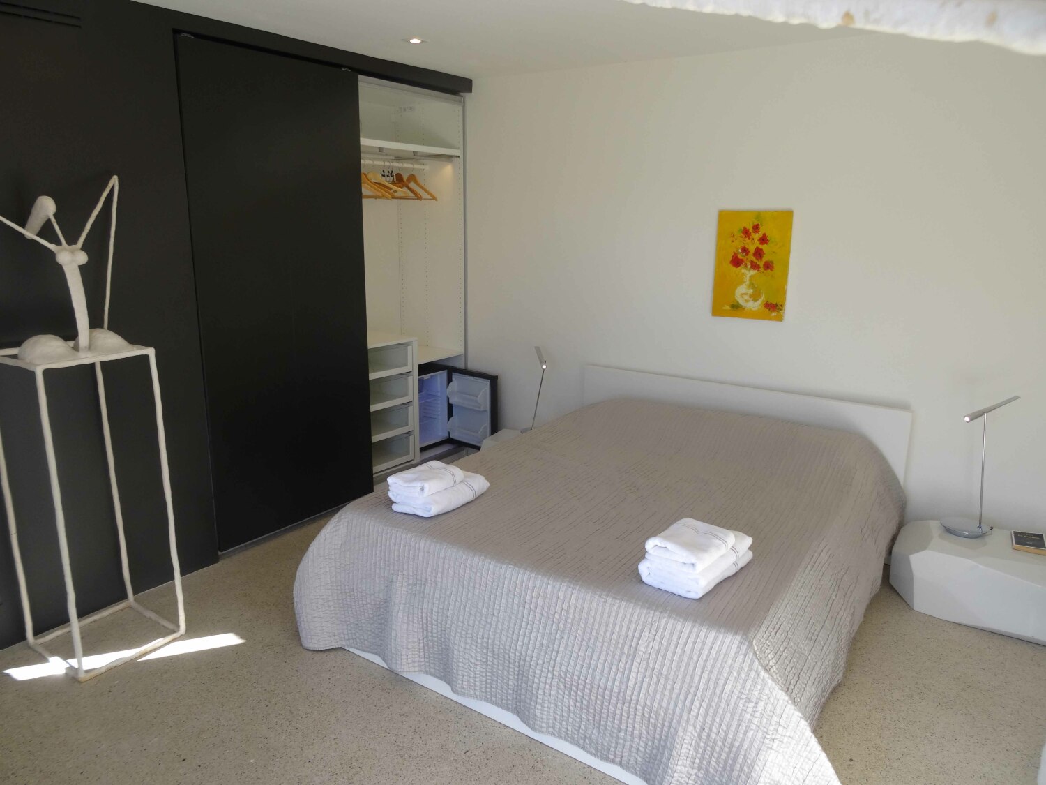 Bedroom 1 guesthouse-pt.jpg