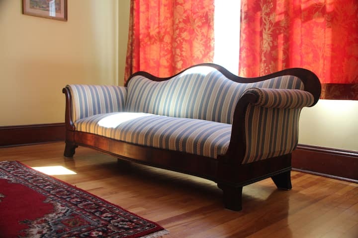 hobbs1sofa.jpg