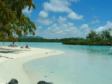 mauritius-ile-aux-cerfs-island-beach.jpg