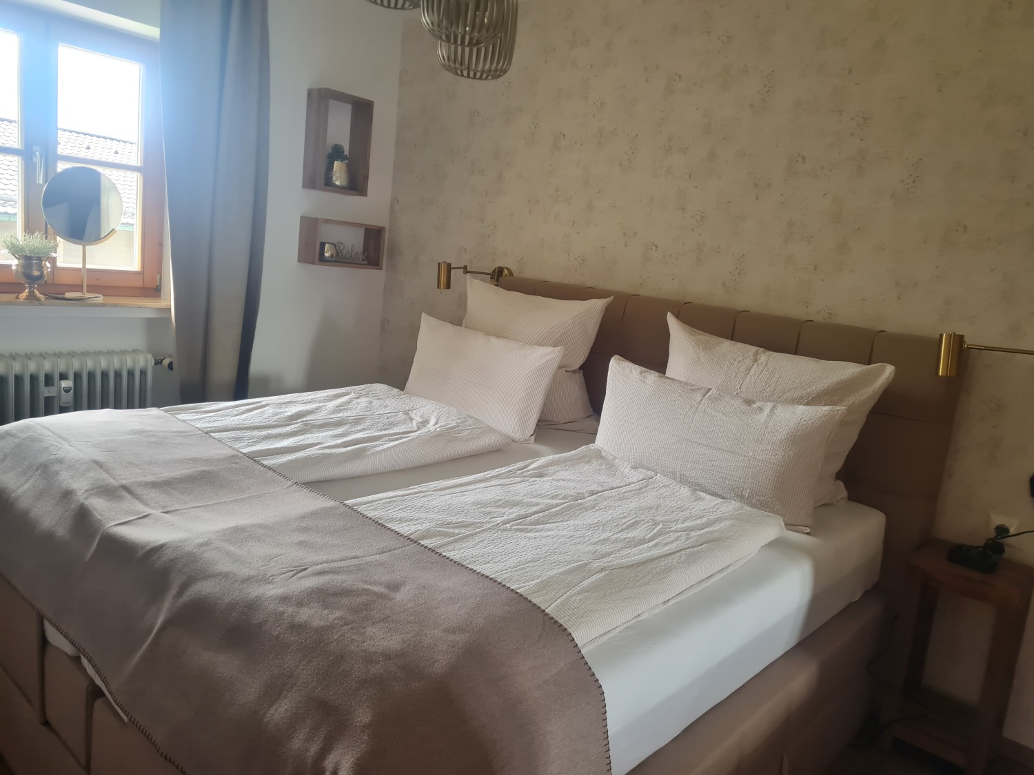 Schlafzimmer 8.4.2024.jpg